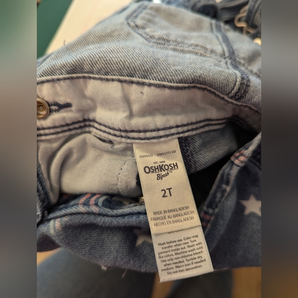 OshKosh B'gosh Rainbow And Stars 2T Denim Shortalls - Picture 4 of 6